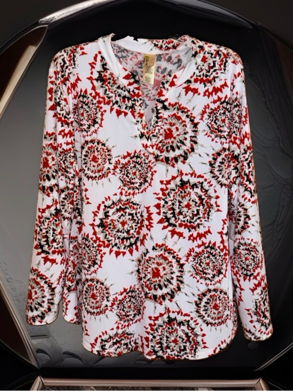 A Walk in the Park Long-Sleeve White Tunic w/Red Floral Medallion Print-L-EC